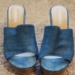 Deep denim sandals with an open toe.
